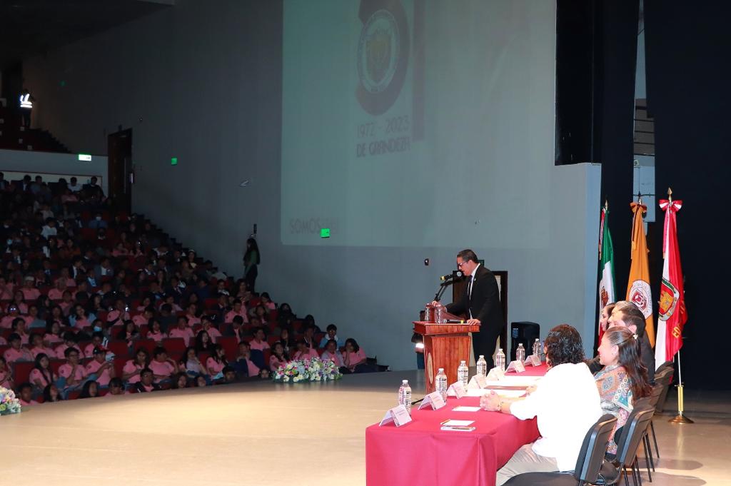 Cumple 51 aniversario Ciencias Económico Administrativas de la UATx